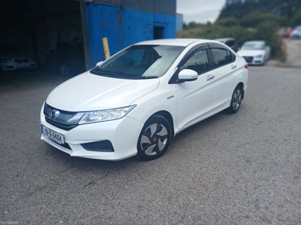 Honda Grace Saloon, Petrol Hybrid, 2015, White