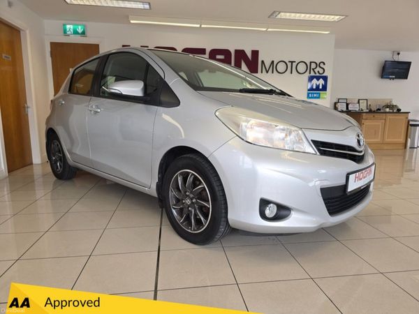 Toyota Yaris MPV, Petrol, 2013, Silver