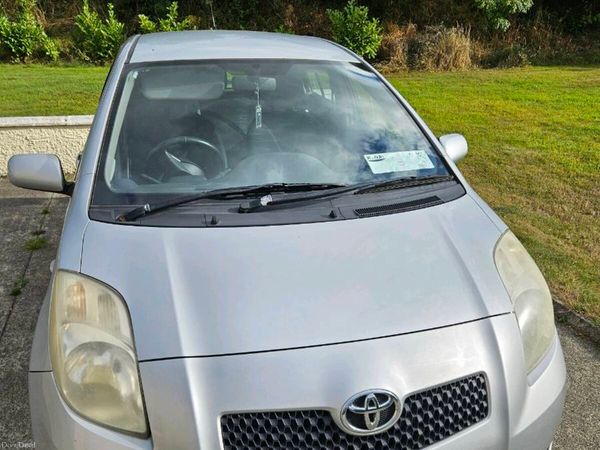 Toyota Yaris Hatchback, Petrol, 2007, Silver