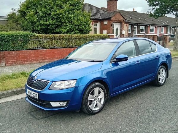 Skoda Octavia Saloon, Petrol, 2015, Blue