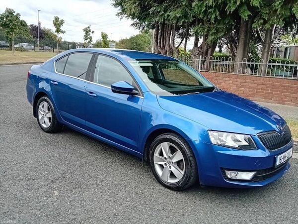 Skoda Octavia Saloon, Petrol, 2015, Blue