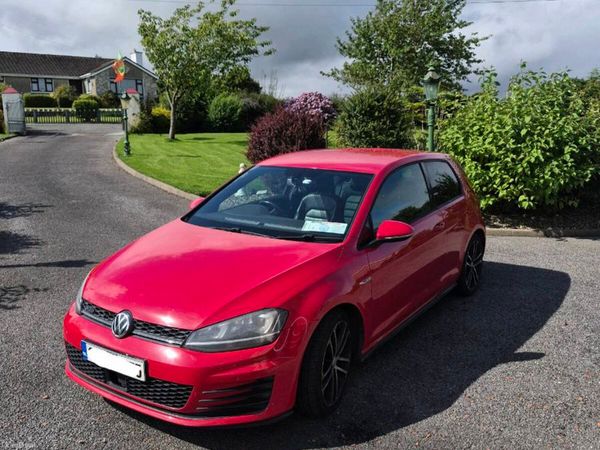 Volkswagen Golf Hatchback, Diesel, 2013, Red