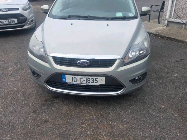 Ford Focus Saloon, Diesel, 2010, Gold