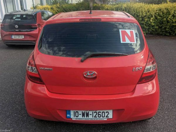 Hyundai i20 Hatchback, Petrol, 2010, Red