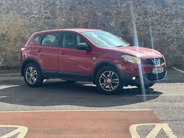 Nissan Qashqai Hatchback, Diesel, 2012, Red