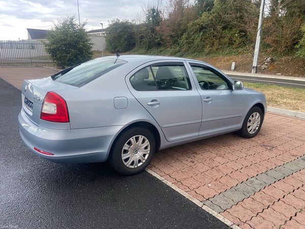 Skoda Octavia Hatchback, Petrol, 2011, Blue