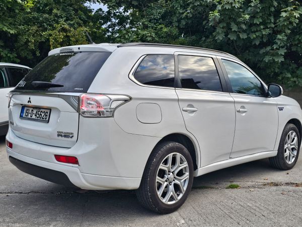 Mitsubishi Outlander SUV, Petrol Plug-in Hybrid, 2015, White