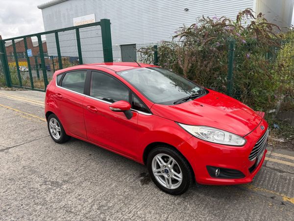 Ford Fiesta Hatchback, Petrol, 2014, Red