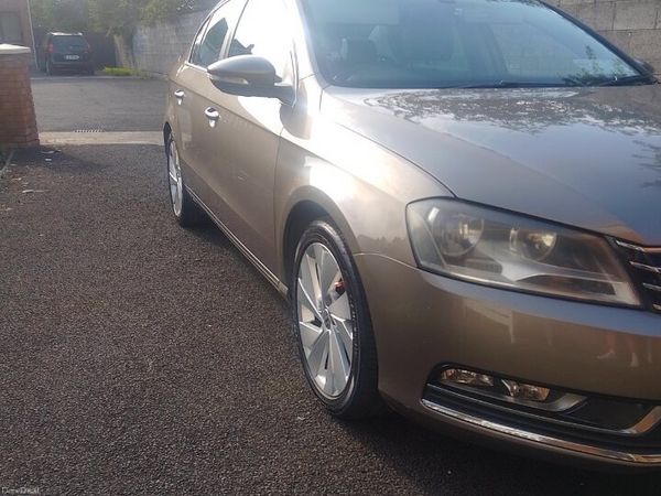 Volkswagen Passat Saloon, Diesel, 2011, Bronze