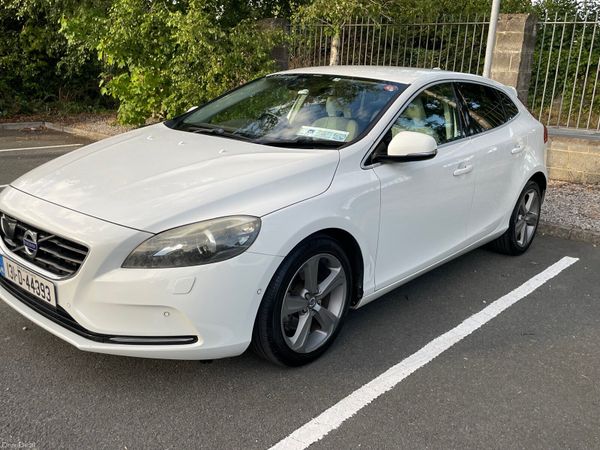 Volvo V40 Hatchback, Petrol, 2013, White