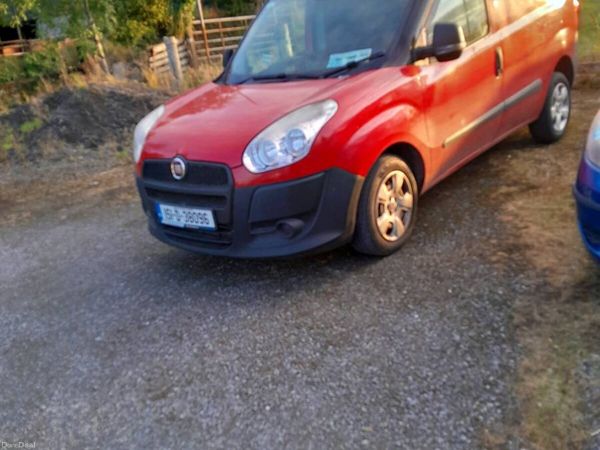 Fiat Doblo MPV, Diesel, 2015, Red