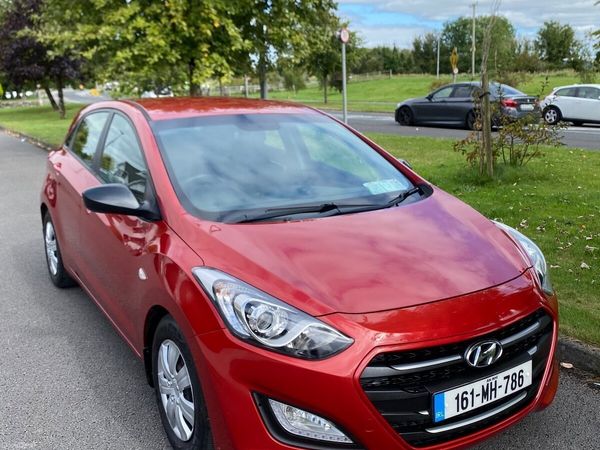 Hyundai i30 Hatchback, Petrol, 2016, Red