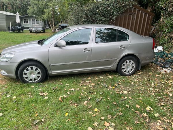 Skoda Octavia Saloon, Petrol, 2012, Beige