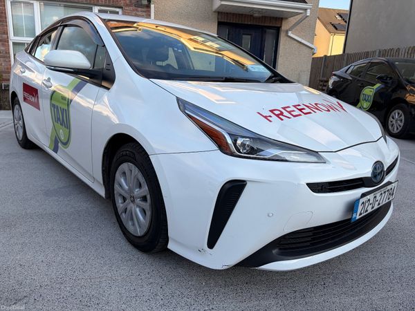 Toyota Prius Hatchback, Petrol Hybrid, 2021, White