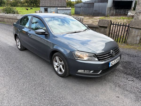 Volkswagen Passat Saloon, Diesel, 2014, Grey
