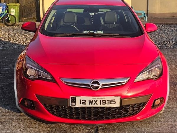 Opel Astra Hatchback, Diesel, 2012, Red