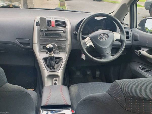 Toyota Auris Hatchback, Diesel, 2009, Silver