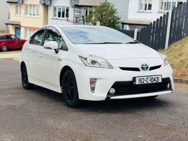 Toyota Prius Hatchback, Petrol Hybrid, 2015, White