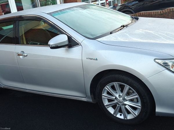 Toyota Camry Saloon, Petrol Hybrid, 2013, Silver