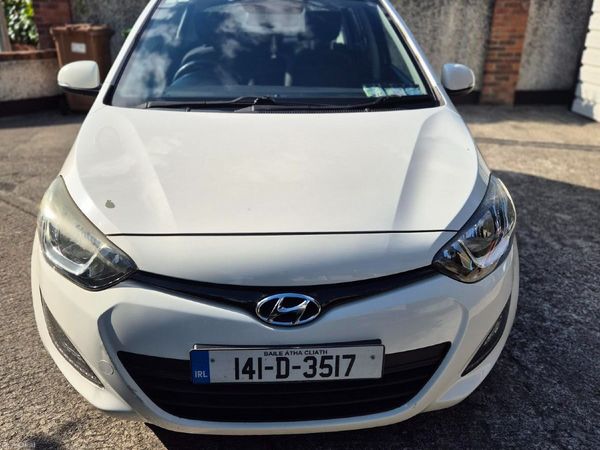 Hyundai i20 Hatchback, Petrol, 2014, White