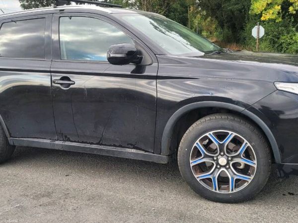 Mitsubishi Outlander SUV, Diesel, 2015, Black