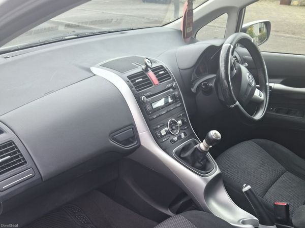 Toyota Auris Hatchback, Petrol, 2010, Silver