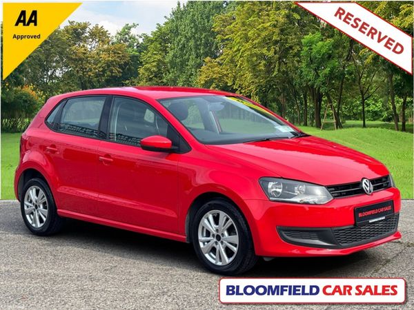 Volkswagen Polo Hatchback, Petrol, 2014, Red