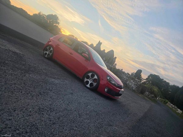 Volkswagen Golf Hatchback, Petrol, 2011, Red