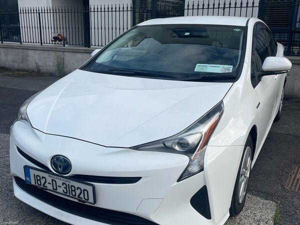 Toyota Prius Hatchback, Petrol Hybrid, 2018, White