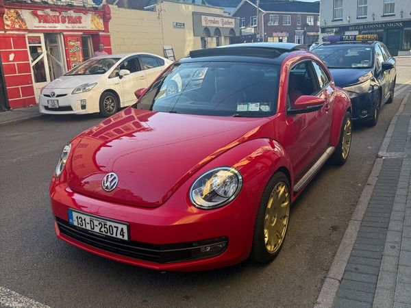 Volkswagen Beetle Hatchback, Petrol, 2013, Red