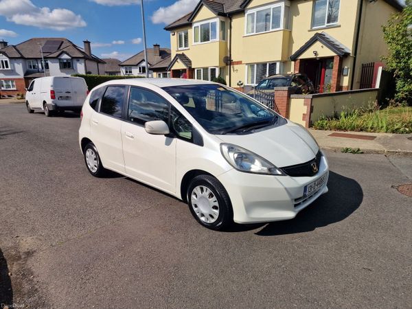 Honda Fit Hatchback, Petrol, 2013, White
