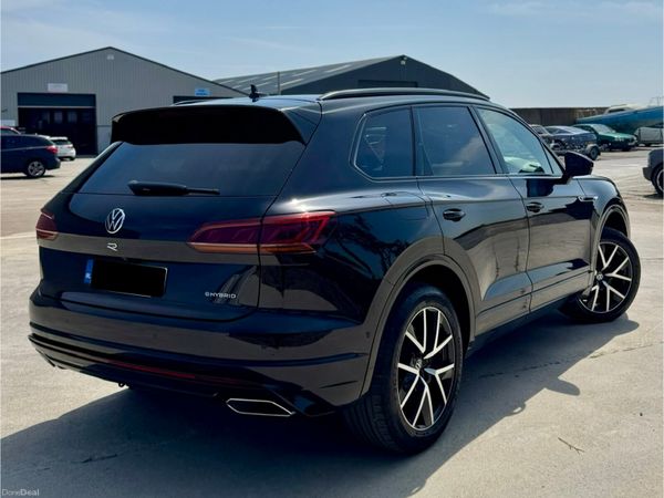 Volkswagen Touareg SUV, Petrol Plug-in Hybrid, 2021, Black