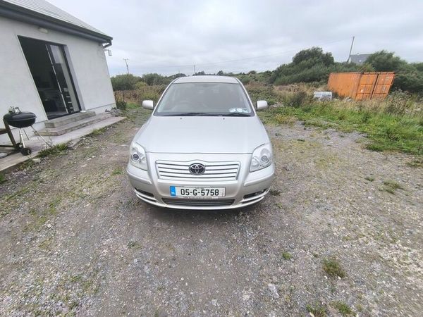 Toyota Avensis Saloon, Petrol, 2005, Silver