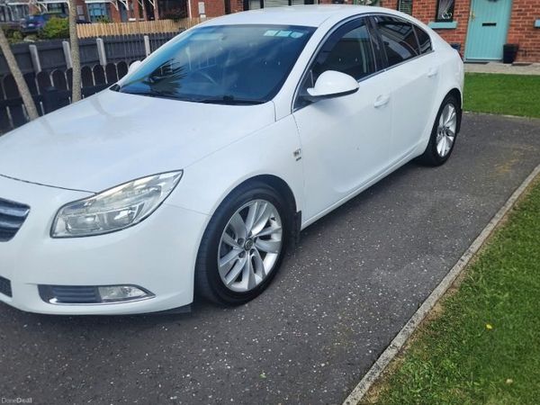 Vauxhall Insignia Hatchback, Diesel, 2012, White