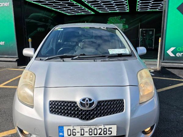 Toyota Yaris Hatchback, Petrol, 2006, Silver