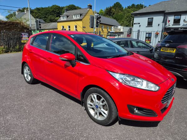 Ford Fiesta Hatchback, Petrol, 2015, Red