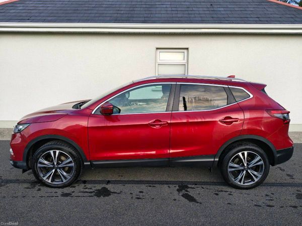 Nissan Qashqai Hatchback, Diesel, 2018, Red