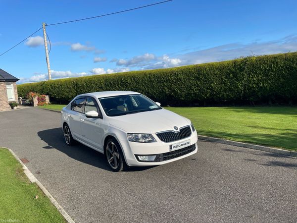 Skoda Octavia Hatchback, Diesel, 2015, White