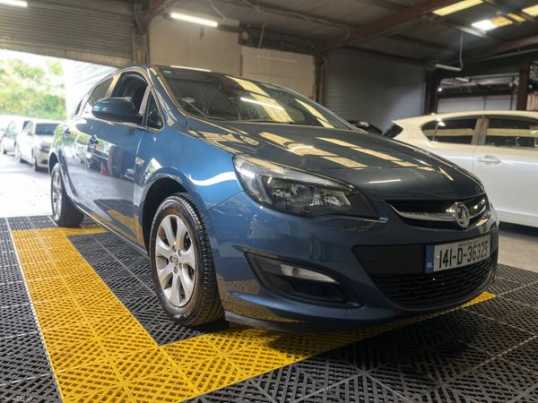 Vauxhall Astra Hatchback, Petrol, 2014, Blue