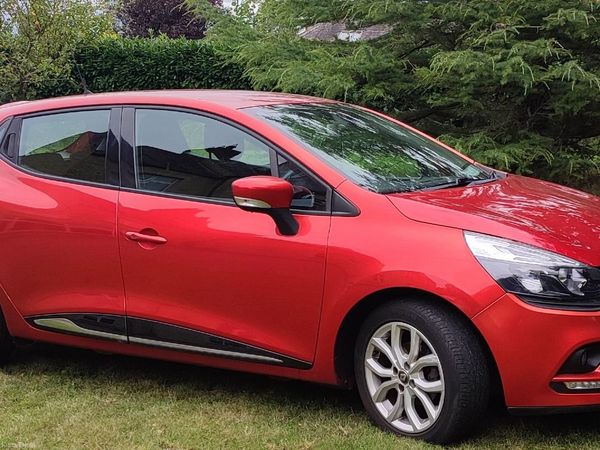 Renault Clio Hatchback, Petrol, 2017, Red