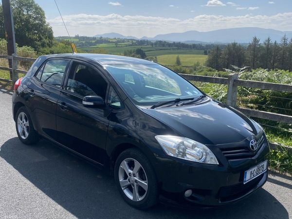 Toyota Auris Hatchback, Petrol, 2011, Black