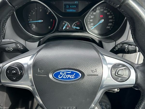 Ford Focus Hatchback, Diesel, 2013, Red