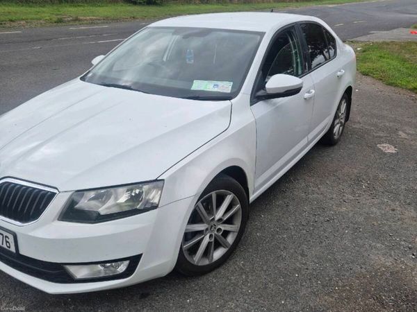 Skoda Octavia Hatchback, Diesel, 2014, White