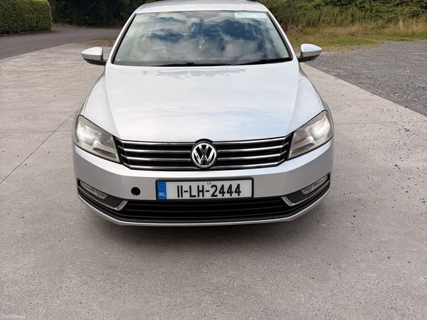Volkswagen Passat Saloon, Diesel, 2011, Silver