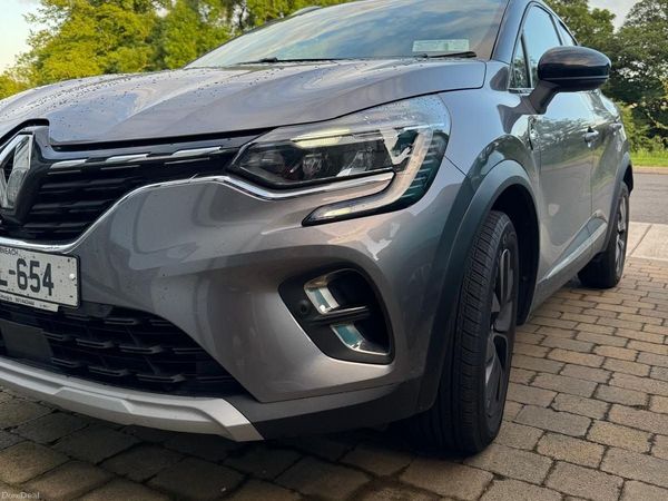 Renault Captur Hatchback, Petrol, 2021, Grey