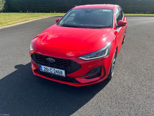 Ford Focus Hatchback, Petrol Hybrid, 2025, Red