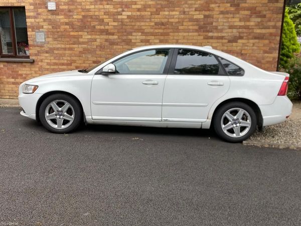 Volvo S40 Saloon, Diesel, 2009, White