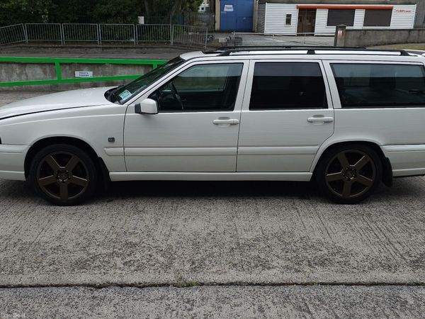 Volvo V70 Estate, Petrol, 1997, White
