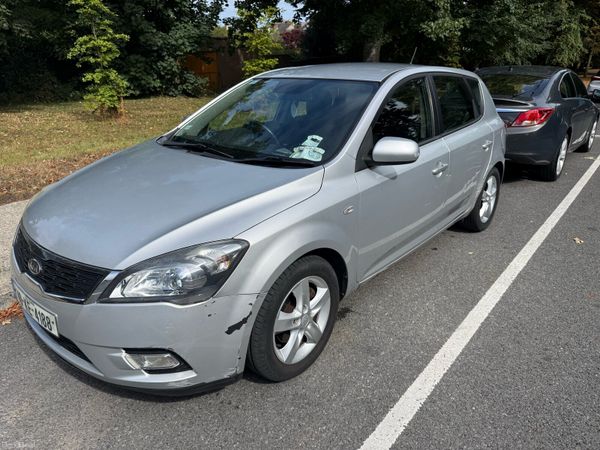 Kia Ceed Hatchback, Diesel, 2010, Silver