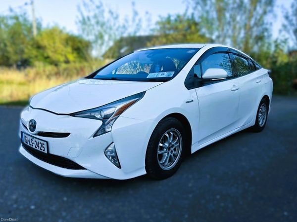 Toyota Prius Hatchback, Petrol Hybrid, 2016, White